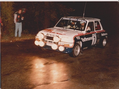 Attila Ferjancz - János Tandari
20º Rally Catalunya 1984. Renault 5 Turbo (KO-11-18). Clasificado 6º.

Del 26 de Octubre al 28 de Octubre, Barcelona, Catalunya, España.
Superficie: asfalto.

El Rally tení­a un total de 440.65 km cronometrados.

Tomaron la salida 83 equipos, finalizaron 42.
Palabras clave: Renault;Turbo;Catalunya;1984;Grupo_B