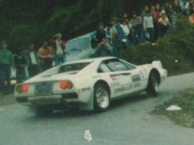Antonio Zanini Sans - Josep Autet
21º Rally Principe de Asturias 1984. Ferrari 308 GTB. Abandonò por el alternador en SS10.

Del 21 al 23 de Septiembre, Oviedo, Asturias, España.
Superficie: asfalto.

El Rally tenia un total de 1139.47 km de los que 357.5 km divididos en 28 tramos eran especiales.

Tomaron la salida 67 equipos, finalizaron 37.@
Palabras clave: ;Josep_Autet;Sierra_Morena;Ferrari;1984;Grupo_B