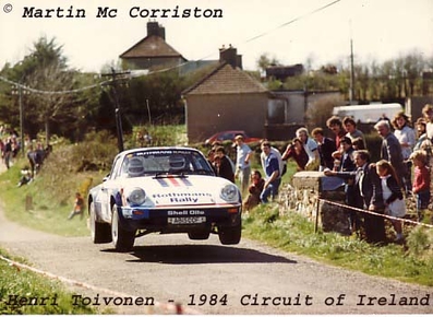 Henri Toivonen - Ian Grindrod
45º Rothmans Circuit of Ireland 1984. Porsche 911 SC RS (A815 CCF). Abandonó por la caja de cambios en SS44 Roscat Hill de 16.45 km.

Del 19 al 24 de Abril, Belfast, Ulster, Irlanda.
Superficie: asfalto.

El Rally constaba de 5 etapas con un total de 977.38 km cronometrados divididos en 55 tramos especiales (1 de ellos fue cancelado SS14 Malahide de 8.92 km).

Tomaron la salida 78 equipos, finalizaron 36.@
Palabras clave: Henri_Toivonen;Porsche;Grupo_B;Ireland;Irlanda;1986;
