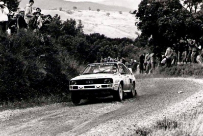 Walter Röhrl - Christian Geistdörfer
26º Rallye Sanremo 1984. Audi Sport Quattro S1 (IN-NT 2). Abandonó por motor en SS41 Ghizzano 2 de 13,20 km.
Audi Sport

Del 30 de Septiembre al 5 de Octubre, Sanremo, Liguria, Imperia, Italia.
Superficie: asfalto -tierra.

El Rally tenia un total de 2546.29 km de los que 807.69 km divididos en 56 tramos eran especiales, (2 de ellas fueron canceladas SS7 Sante Luce de 12,30 km y SS26 Chiusdino 2 de 17,41 Km).

Se inscribieron 104 equipos, tomaron la salida 100, finalizaron 35.@
Palabras clave: Walter_Röhrl;Audi;Sport;Quattro;Grupo_B;Sanremo;1984