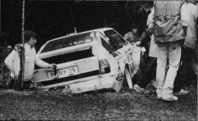 Walter Röhrl - Christian Geistdörfer
26º Rallye Sanremo 1984. Audi Sport Quattro S1 (IN-NY 39). Abandonó por accidente en SS49 Ronde de 46,55 Km.
Audi Sport

Del 30 de Septiembre al 5 de Octubre, Sanremo, Liguria, Imperia, Italia.
Superficie: asfalto -tierra.

El Rally tenia un total de 2546.29 km de los que 807.69 km divididos en 56 tramos eran especiales, (2 de ellas fueron canceladas SS7 Sante Luce de 12,30 km y SS26 Chiusdino 2 de 17,41 Km).

Se inscribieron 104 equipos, tomaron la salida 100, finalizaron 35.@
Palabras clave: Walter_Röhrl;Audi;Sport;Quattro;Grupo_B;Sanremo;1984;Crash