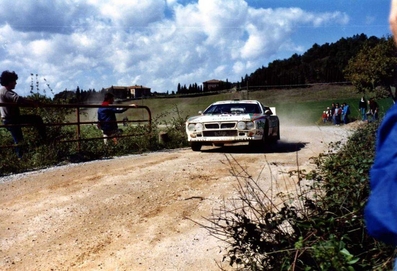Adartico Vudafieri - Luigi Pirollo
26º Rallye Sanremo 1984. Lancia Rally 037 (TO W67779). Abandonó por accidente en SS18 Monticchiello 1 de 15,52 Km.
Jolly Club Totip

Del 30 de Septiembre al 5 de Octubre, Sanremo, Liguria, Imperia, Italia.
Superficie: asfalto -tierra.

El Rally tenia un total de 2546.29 km de los que 807.69 km divididos en 56 tramos eran especiales, (2 de ellas fueron canceladas SS7 Sante Luce de 12,30 km y SS26 Chiusdino 2 de 17,41 Km).

Se inscribieron 104 equipos, tomaron la salida 100, finalizaron 35.@
Palabras clave: Lancia;Rally;Grupo_B;Sanremo;1984