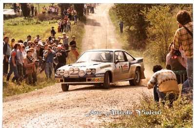 Dario Cerrato - Giuseppe Cerri
26º Rally Sanremo 1984. Opel Manta 400 (Roma 06277E). Abandonó por accidente en SS48 Passo Ghimbegna de 23.30 Km.
Conrero Squadra Corse

Del 30 de Septiembre al 5 de Octubre, Sanremo, Liguria, Imperia, Italia.
Superficie: asfalto -tierra.

El Rally tenia un total de 2546.29 km de los que 807.69 km divididos en 56 tramos eran especiales, (2 de ellas fueron canceladas SS7 Sante Luce de 12,30 km y SS26 Chiusdino 2 de 17,41 Km).

Se inscribieron 104 equipos, tomaron la salida 100, finalizaron 35.

© Alfredo Violetti
@@
Palabras clave: ;Opel;Manta;Grupo_B;Sanremo;1984
