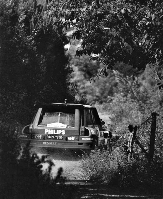 Jean Ragnotti - Pierre Thimonier
29º Tour de Corse - Rallye de France 1985. Renault 5 Maxiturbo (9489 YB 91). Clasificado 1º.

Del 2 al 4 de Mayo, Ajaccio, Córcega, Francia.
Superficie: asfalto.

El Rally tenia un total de 1603.00 km de los que 1122.25 km divididos en 30 tramos eran especiales (1 de ellos fue cancelado, SS5 Sartene - Zonza de 44.23 km, por el fatal accidente de Attilio Bettega en el tramo anterior, SS4 Zerubia - Santa Giulia de 30.60 km).

Tomaron la salida 139 equipos, finalizaron 45.@
Palabras clave: ;Renault;Maxiturbo;Grupo_B;Corcega;1985;Corse