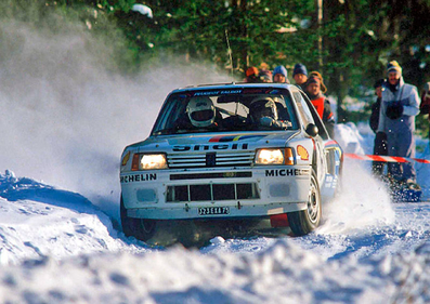 Timo Salonen - Seppo Harjanne
35º Internacional Suecia Rally 1985. Peugeot 205 Turbo 16 (323 EXA 75). Clasificado 3º.

Del 15 al 17 de Febrero, Karlstad, Suecia.
Superficie: nieve - hielo.

El Rally tenía un total de 1642.00 km de los que 513.68 km divididos en 29 tramos eran especiales.

Tomaron la salida 115, finalizaron 56.@
Palabras clave: Timo_Salonen;Suecia;Grupo_B;Peugeot;Turbo;1985;nieve