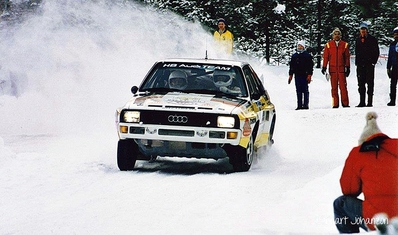 Hannu Mikkola - Arne Hertz
35º Internacional Suecia Rally 1985. Audi Sport Quattro S1 (IN-YK 55). Clasificado 4º.

Del 15 al 17 de Febrero, Karlstad, Suecia.
Superficie: nieve - hielo.

El Rally tenía un total de 1642.00 km de los que 513.68 km divididos en 29 tramos eran especiales.

Tomaron la salida 115, finalizaron 56.@
Palabras clave: ;Audi;Sport;Quattro;Suecia;Grupo_B;nieve;1985