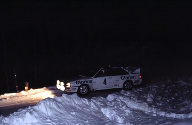 Per Eklund - Dave Whittock
35º Internacional Suecia Rally 1985. Audi Quattro A2 (HPK 987). Clasificado 5º.

Del 15 al 17 de Febrero, Karlstad, Suecia.
Superficie: nieve - hielo.

El Rally tenía un total de 1642.00 km de los que 513.68 km divididos en 29 tramos eran especiales.

Tomaron la salida 115, finalizaron 56.@
Palabras clave: ;Audi;Quattro;Suecia;Grupo_B;1985;nieve