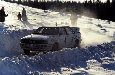 Per Eklund - Dave Whittock
35º Internacional Suecia Rally 1985. Audi Quattro A2 (HPK 987). Clasificado 5º.

Del 15 al 17 de Febrero, Karlstad, Suecia.
Superficie: nieve - hielo.

El Rally tenía un total de 1642.00 km de los que 513.68 km divididos en 29 tramos eran especiales.

Tomaron la salida 115, finalizaron 56.@
Palabras clave: ;Audi;Quattro;Suecia;Grupo_B;1985;nieve