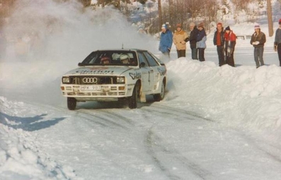 Per Eklund - Dave Whittock
35º Internacional Suecia Rally 1985. Audi Quattro A2 (HPK 987). Clasificado 5º.

Del 15 al 17 de Febrero, Karlstad, Suecia.
Superficie: nieve - hielo.

El Rally tenía un total de 1642.00 km de los que 513.68 km divididos en 29 tramos eran especiales.

Tomaron la salida 115, finalizaron 56.@
Palabras clave: ;Audi;Quattro;Suecia;Grupo_B;1985;nieve