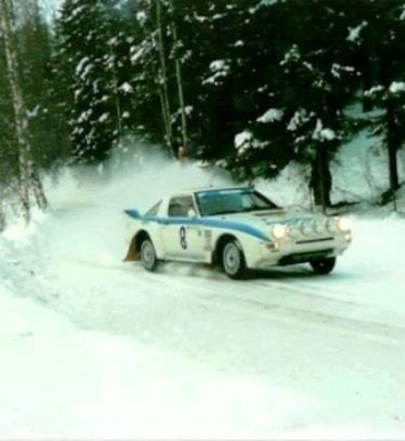 Ingvar Carlsson - Benny Melander
35º Internacional Suecia Rally 1985. Mazda RX-7 (CJH-710). Clasificado 8º.

Del 15 al 17 de Febrero, Karlstad, Suecia.
Superficie: nieve - hielo.

El Rally tenía un total de 1642.00 km de los que 513.68 km divididos en 29 tramos eran especiales.

Tomaron la salida 115, finalizaron 56.@
Palabras clave: Mazda;Grupo_B;Suecia;nieve;1985;nieve