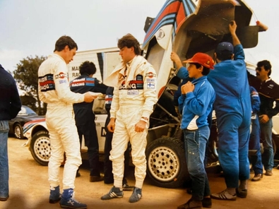 Asistencia del Equipo Martini Lancia en el 9º Rally Costa Esmeralda 1986
En el Lancia Delta S4 (A6 37614) de Henri Toivonen - Sergio Cresto. Clasificado 1º.

Del 16 al 18 de Abril, Porto cervo, norte de Cerdeña, Italia.

Superficie: tierra.
El Rally constaba de 546.00 Km cronometrados divididos en 35 tramos especiales.

Tomaron la salida 79 equipos, finalizaron 32.@
Palabras clave: Henri_Toivonen;Sergio_Cresto;Lancia;Delta;S4;Costa_Smeralda;1986;Grupo_B;Personajes;Esmeralda;Asistencias