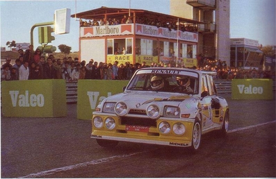 Carlos Sainz Cenamor - Antonio Boto
3º Rally Shalymar / Valeo 1986
(Cto. de España Rallyes de Asfalto)

1º Carlos Sainz - Antonio Boto
Renault 5 MaxiTurbo (VA-4650-M)
2:35.03

2º Salvador Servià - Jordi Sabater
Lancia Rally 037 (2M 6667 P)
2:36.14

3º Beny Fernández - José López Orozco
Opel Manta 400
2:38.52.

Del 15 al 16 de Noviembre, Madrid, España.
Superficie: asfal

El Rally constaba de 21 tramos cronometrados, desconocemos cuantos kilómetros totales.

Se inscribieron un mínimo de 63 equipos, finalizaron un mínimo de 48.
@
Palabras clave: ;Renault;Maxiturbo;Valeo;Madrid;1986;Grupo_B