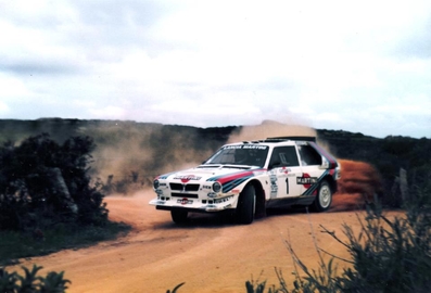 Henri Toivonen - Sergio Cresto
9º Rally Costa Smeralda 1986. Lancia Delta S4 (A6 37614). Clasificado 1º.
Martini Lancia

Del 16 al 18 de Abril, Porto cervo, norte de Cerdeña, Italia.
Superficie: tierra.

El Rally constaba de 546.00 Km cronometrados divididos en 35 tramos especiales.

Tomaron la salida 79 equipos, finalizaron 32.@
Palabras clave: Henri_Toivonen;Lancia;Delta;Costa_Esmeralda;1986;Grupo_B