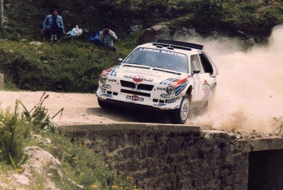 Henri Toivonen - Sergio Cresto
9º Rally Costa Smeralda 1986. Lancia Delta S4 (A6 37614). Clasificado 1º.
Martini Lancia

Del 16 al 18 de Abril, Porto cervo, norte de Cerdeña, Italia.
Superficie: tierra.

El Rally constaba de 546.00 Km cronometrados divididos en 35 tramos especiales.

Tomaron la salida 79 equipos, finalizaron 32.@
Palabras clave: Henri_Toivonen;Sergio_Cresto;Lancia;Delta;Grupo_B;Smeralda;1986;Esmeralda