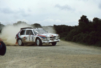 Henri Toivonen - Sergio Cresto
9º Rally Costa Smeralda 1986. Lancia Delta S4 (A6 37614). Clasificado 1º.
Martini Lancia

Del 16 al 18 de Abril, Porto cervo, norte de Cerdeña, Italia.
Superficie: tierra.

El Rally constaba de 546.00 Km cronometrados divididos en 35 tramos especiales.

Tomaron la salida 79 equipos, finalizaron 32.@
Palabras clave: Henri_Toivonen;Lancia;Delta;Costa_Esmeralda;1986;Grupo_B;Smeralda