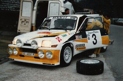 Asistencia del Equipo FASA Renault en el 22º Rally Catalunya 1986
En el Renault 5 Maxiturbo (VA-4650-M) de Carlos Sainz - Antonio Boto, clasificado 2º.

Foto en el final de SS2, Les Solanes.

Del 23 al 26 de Octubre, Barcelona, Catalunya, España.
Superficie: asfalto.

El Rally tenia un total de 1246.00 km de los que 417.00 km divididos en 30 tramos eran especiales.

Tomaron la salida 84 equipos, finalizaron 49.

© Joan Al
@
Palabras clave: Renault;Maxiturbo;Grupo_B;1986;Catalunya;Asistencias;España;Spain