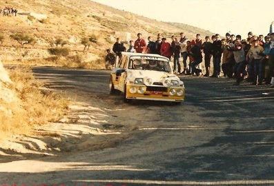 Carlos Sainz Cenamor - Antonio Boto
23º Rallye Internacional Principe de Asturias 1986. Renault 5 Maxiturbo (2-M-5368-P). Clasificado 2º.

A 2m 1s del Lancia Delta S4 (TO-77891E) de Fabrizio Tabaton - Luciano Tedeschini.

Del 19 al 21 de Septiembre, Oviedo, España.
Superficie: asfalto.

El Rally tenia un total de 293.70 km cronometrados divididos en 24 tramos especiales.

Tomaron la salida 57 equipos, finalizaron 34.
@
Palabras clave: ;Grupo_B;Renault;Maxiturbo;Asturias;1986;España;Spain