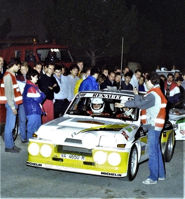 Carlos Sainz Cenamor - Antonio Boto
22º Rally Catalunya 1986. Renault 5 Maxiturbo (VA-4650-M). Clasificado 2º.
FASA Renault

Del 23 al 26 de Octubre, Barcelona, Catalunya, España.
Superficie: asfalto.

El Rally tenia un total de 1246.00 km de los que 417.00 km divididos en 30 tramos eran especiales.

Tomaron la salida 84 equipos, finalizaron 49.

© Joan Al
@
Palabras clave: ;Renault;Maxiturbo;grupo_B;Catalunya;1986;España;Spain