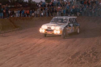 Carlos Sainz Cenamor - Antonio Boto
34º Rally Costa Brava 1986. Renault 5 Maxiturbo (2-M-4747-P). Clasificado 2º.
Foto en el tramo: Lloret Verd.

Del 21 al 23 de Febrero, Lloret de Mar, Girona, Catalunya, España.
Superficie: asfalto - tierra.

El Rally tenia un total de 1293.91 Km de los que 557.07 Km divididos en 29 tramos eran especiales.

Se inscribieron 110 equipos, tomaron la salida 94, finalizaron 30.@
Palabras clave: ;Renault;Maxiturbo;grupo_B;Costa_Brava;1986
