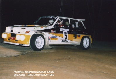 Carlos Sainz Cenamor - Antonio Boto
34º Rally Costa Brava 1986. Renault 5 Maxiturbo (2-M-4747-P). Clasificado 2º.

Del 21 al 23 de Febrero, Lloret de Mar, Girona, Catalunya, España.
Superficie: asfalto - tierra.

El Rally tenia un total de 1293.91 Km de los que 557.07 Km divididos en 29 tramos eran especiales.

Se inscribieron 110 equipos, tomaron la salida 94, finalizaron 30.

© Roberto Gnudi
@@
Palabras clave: ;Renault;Maxiturbo;grupo_B;Costa_Brava;1986