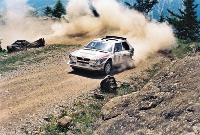 Massimo (Miki) Biasion - Tiziano Siviero
33º Bosch Acropolis Rally 1986. Lancia Delta S4 (TO 76795E). Clasificado 2º.
Martini Lancia

Del 2 al 4 de Junio, Atenas, Grecia.
Superficie: tierra.

El Rally tení­a un total de 1890.00 km de los que 572.13 km divididos en 46 tramos eran especiales (8 de ellas fueron cancelados SS8, SS9, SS10, SS14, SS16, SS21, SS36 y SS45)

Tomaron la salida 101 equipos, finalizaron 34.@
Palabras clave: ;Lancia;Delta;Grupo_B;Acropolis;Grecia;1986