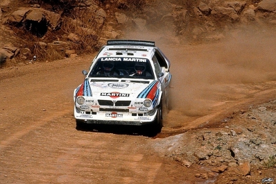 Massimo (Miki) Biasion - Tiziano Siviero
33º Bosch Acropolis Rally 1986. Lancia Delta S4 (TO 76795E). Clasificado 2º.
Martini Lancia

Del 2 al 4 de Junio, Atenas, Grecia.
Superficie: tierra.

El Rally tení­a un total de 1890.00 km de los que 572.13 km divididos en 46 tramos eran especiales (8 de ellas fueron cancelados SS8, SS9, SS10, SS14, SS16, SS21, SS36 y SS45)

Tomaron la salida 101 equipos, finalizaron 34.@
Palabras clave: ;Lancia;Delta;Grupo_B;Acropolis;Grecia;1986