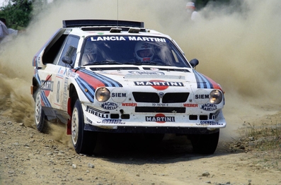 Massimo (Miki) Biasion - Tiziano Siviero
33º Bosch Acropolis Rally 1986. Lancia Delta S4 (TO 76795E). Clasificado 2º.
Martini Lancia

Del 2 al 4 de Junio, Atenas, Grecia.
Superficie: tierra.

El Rally tení­a un total de 1890.00 km de los que 572.13 km divididos en 46 tramos eran especiales (8 de ellas fueron cancelados SS8, SS9, SS10, SS14, SS16, SS21, SS36 y SS45)

Tomaron la salida 101 equipos, finalizaron 34.

© Claudio Cavion
@@
Palabras clave: ;Lancia;Delta;Grupo_B;Acropolis;Grecia;1986