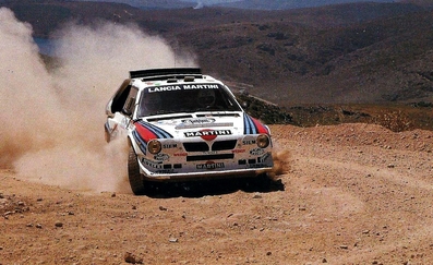 Massimo (Miki) Biasion - Tiziano Siviero
33º Bosch Acropolis Rally 1986. Lancia Delta S4 (TO 76795E). Clasificado 2º.
Martini Lancia

Del 2 al 4 de Junio, Atenas, Grecia.
Superficie: tierra.

El Rally tení­a un total de 1890.00 km de los que 572.13 km divididos en 46 tramos eran especiales (8 de ellas fueron cancelados SS8, SS9, SS10, SS14, SS16, SS21, SS36 y SS45)

Tomaron la salida 101 equipos, finalizaron 34.@
Palabras clave: ;Lancia;Delta;Grupo_B;Grecia;Acropolis;1986