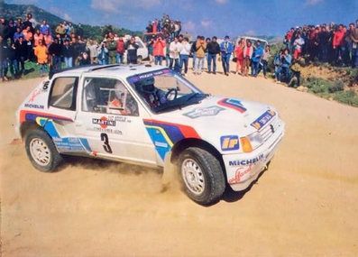 Andrea Zanussi - Paolo Amati
9º Rally Costa Smeralda 1986. Peugeot 205 Turbo 16 (MI 64170X). Clasificado 2º.

Del 16 al 18 de Abril, Porto cervo, norte de Cerdeña, Italia.
Superficie: tierra.

El Rally constaba de 546.00 Km cronometrados divididos en 35 tramos especiales.

Tomaron la salida 79 equipos, finalizaron 32.@
Palabras clave: Peugeot;Grupo_B;Costa_Smeralda;1986