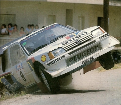 Bruno Saby - Jean-François Fauchille
33º Acropolis Rally 1986. Peugeot 205 Turbo 16 E2 (290 FPF 75). Clasificado 3º.
Peugeot Talbot Sport

Del 2 al 4 de Junio, Atenas, Grecia.
Superficie: tierra.

El Rally tení­a un total de 1890.00 km de los que 572.13 km divididos en 46 tramos eran especiales (8 de ellas fueron cancelados SS8, SS9, SS10, SS14, SS16, SS21, SS36 y SS45)

Tomaron la salida 101 equipos, finalizaron 34.@
Palabras clave: Peugeot;Turbo;Grupo_B;Acropolis;Grecia;1986