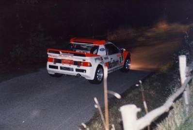 Antonio Zanini Sans - Josep Autet
23º Rally Principe de Asturias 1986. Ford RS200 (2-M-5557-P). Clasificado 3º.
Marlboro Rally Team

Del 19 al 21 de Septiembre, Oviedo, España.
Superficie: asfalto.

El Rally tenia un total de 293.70 km cronometrados divididos en 24 tramos especiales.

Tomaron la salida 57 equipos, finalizaron 34.@
Palabras clave: Ford;RS200;Grupo_B;Asturias;1986