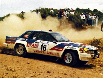 Stratis Hatzipanayiotou (Stratissino) - Kostas Fertakis
33º Acropolis Rally 1986. Nissan 240 RS (EA.XP. 16433). Clasificado 5º.

Del 2 al 4 de Junio, Atenas, Grecia.
Superficie: tierra.

El Rally tení­a un total de 1890.00 km de los que 572.13 km divididos en 46 tramos eran especiales (8 de ellas fueron cancelados SS8, SS9, SS10, SS14, SS16, SS21, SS36 y SS45)

Tomaron la salida 101 equipos, finalizaron 34.@
Palabras clave: Nissan;Grecia;Grupo_B;Acropolis;1986