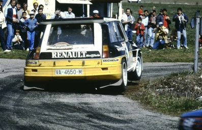 Carlos Sainz Cenamor - Antonio Boto
7º Rallye des Garrigues - Languedoc-Roussillon 1986. Renault 5 Maxiturbo (VA-4650-MA). Abandonó por el embrague en SS16 Saint-Bresson 2 de 34.20 Km.

Del 3 al 6 de Abril, Nimes, Francia
Superficie: asfalto

El Rally tenía un total de 501.90 km cronometrados divididos en 20 tramos especiales.

Tomaron la salida 102 equipos, finalizaron 44.@
Palabras clave: ;Renault;Maxiturbo;Grupo_B;Garrigues;1986