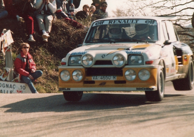 Carlos Sainz Cenamor - Antonio Boto
7º Rallye des Garrigues - Languedoc-Roussillon 1986. Renault 5 Maxiturbo (VA-4650-MA). Abandonó por el embrague en SS16 Saint-Bresson 2 de 34.20 Km.

Del 3 al 6 de Abril, Nimes, Francia
Superficie: asfalto

El Rally tenía un total de 501.90 km cronometrados divididos en 20 tramos especiales.

Tomaron la salida 102 equipos, finalizaron 44.@
Palabras clave: ;Renault;Maxiturbo;Grupo_B;Garrigues;1986