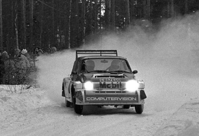 Malcolm Wilson - Nigel Harris
36º Internacional Suecia Rally 1986. MG Metro 6R4 (C867 EUD). Abandonó por motor en SS13 Godasen 43.70 Km.

Del 14 al 16 de Febrero, Karlstad, Suecia.
Superficie: nieve - hielo.

El Rally tenia un total de 1670.00 km de los que 556.79 km divididos en 30 tramos eran especiales.

Tomaron la salida 107 equipos, finalizaron 62.@
Palabras clave: ;MG;Metro;Grupo_B;Suecia;1986;nieve