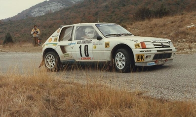 Michèle Mouton - Terry Harryman
54º Rallye Automobile de Monte-Carlo 1986. Peugeot 205 Turbo 16 (SB-K 205). Abandonó por la presión de aceite SS14 D40 - Savoillan de 17.00 km.

Del 18 al 24 de Enero, Monte-Carlo.
Superficie: asfalto - nieve.

El Rally tenía un total de 3984.00 km de los que 881.20 km divididos en 36 tramos eran especiales.

Tomaron la salida 156 equipos, finalizaron 65.@
Palabras clave: Michele_Mouton;Terry_Harryman;Peugeot;Turbo;T16;Montecarlo;Grupo_B;1986