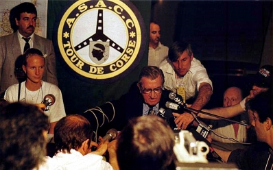 Group B is finshed / Grupo B está terminado
Comunicado Oficial de Jean-Marie Balestre durante el 30º Tour de Corse 1986 después del fatal accidente de Henri Toivonen y Sergio Cresto con el Lancia Delta S4.
El Olympus Rally fue la ultima prueba con la victoria del Lancia Delta S4 de Markku Alen y todo el poder de la F1, que habà­a urdido la trama para que los grandes pilotos y mà¡quinas de carreras no mantuvieran su primacà­a y su evoluciòn.
De esos hechos solo Walter Rohrl comentò en su momento:
"..El Grupo B era solo peligroso para la F1.."@
Palabras clave: 1986;Corcega;Personajes