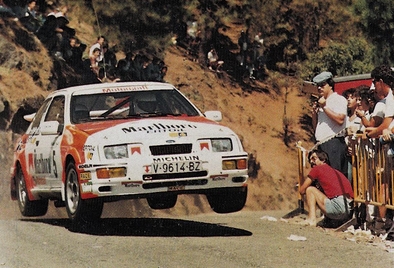 Carlos Sainz Cenamor - Antonio Boto
11º Rally Canarias / El Corte Inglés 1987. Ford Sierra RS Cosworth (V-9614-BZ). Clasificado 1º.
Marlboro Rally Team

Del 9 al 12 de Julio, Las Palmas de Gran Canaria, España.
Superficie: asfalto.

El Rally tenia un total de 1012.30 km de los que 375.00 km divididos en 24 tramos eran especiales.

Tomaron la salida 71 equipos, finalizaron 36.

Foto en el salto de Ariñez
@
Palabras clave: Ford;Sierra;Cosworth;Canarias;1987;Ariñez