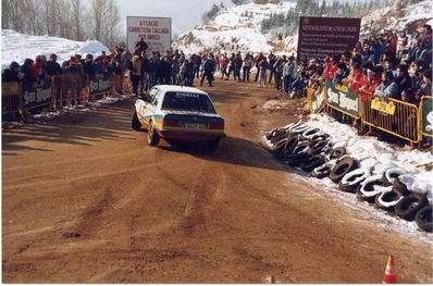 Pep Bassas - Josep Autet
35º Rally Costa Brava 1987. BMW 325i E30 (M-6421-GV). Clasificado 3º.
Telefunken-BMW

Del 19 al 21 de Febrero.

Al año siguiente aun habiendo existido una Asamblea en la que los socios de la "Peña 10 X hora" no aprobaron "la fusión" de su "Costa Brava" con el "Catalunya", éste último, el "Rally Catalunya", pasó a llamarse "Rally Catalunya-Costa Brava", denominándose así a partir de 1988, solo cambiando "Costa Brava" por "Costa Daurada" hasta día de hoy.

El Rally tenia un total de 1.139,5 Km con 27 tramos especiales.

Tomaron la salida 106 equipos, finalizaron 51.
@
Palabras clave: Pep_Bassas;Josep_Autet;Costa_Brava;1987