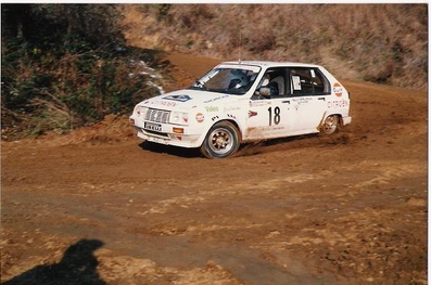 Mi­a Bardolet - Pilar Compte
35º Rally Costa Brava 1987. Citröen Visa GTI (B-4377-HD). Clasificado 4º.

Del 19 al 21 de Febrero.

Al año siguiente aun habiendo existido una Asamblea en la que los socios de la "Peña 10 X hora" no aprobaron "la fusión" de su "Costa Brava" con el "Catalunya", éste último, el "Rally Catalunya", pasó a llamarse "Rally Catalunya-Costa Brava", denominándose así a partir de 1988, solo cambiando "Costa Brava" por "Costa Daurada" hasta día de hoy.

El Rally tenia un total de 1.139,5 Km con 27 tramos especiales.

Tomaron la salida 106 equipos, finalizaron 51.
@
Palabras clave: Mia_Bardolet;Citroen;Visa;Costa_Brava;1987
