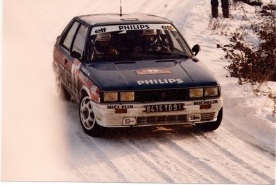 Jean Ragnotti - Pierre Thimonier
55º Rallye Automobile de Monte-Carlo 1987. Renault 11 Turbo (8416 YD 91). Clasificado 6º.
Philips Renault Elf

Del 17 al 22 de Enero, Monte-Carlo.
Superficie: asfalto - nieve.

El Rally tenia un total de 3162.00 km de los que 593.45 km divididos en 26 tramos eran especiales, (1 de ellos fue cancelado SS3 Les Egats - St. Luce de 13.50 Km).

Se inscribieron 163 equipos, tomaron la salida 160, finalizaron 93.@
Palabras clave: Renault;Turbo;Montecarlo;1987;nieve