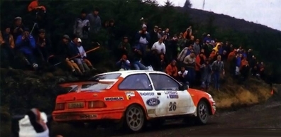 Carlos Sainz Cenamor - Antonio Boto
36º Lombard RAC Rally 1987. Ford Sierra RS Cosworth (V-7853-BX). Clasificado 8º.

Del 22 al 25 de Noviembre, Chester, Inglaterra.
Superficie: tierra.

El Rally tenia un total de 2623.92 Km de los que 513.29 Km divididos en 48 tramos eran especiales, (uno de ellos fue cancelado SS22 Hafren Forest 3 de 19.42 Km).

Se inscribieron 176 equipos, tomaron la salida 165, finalizaron 83.@
Palabras clave: ;Ford;Sierra;Cosworth;Gran_Bretaña;1987;RAC_Rally;Lombard;Inglaterra