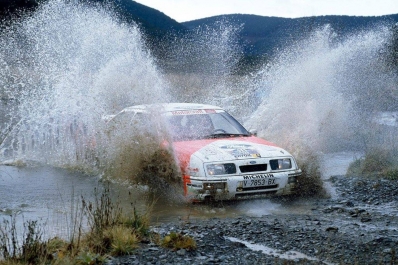Carlos Sainz Cenamor - Antonio Boto
36º Lombard RAC Rally 1987. Ford Sierra RS Cosworth (V-7853-BX). Clasificado 8º.

Del 22 al 25 de Noviembre, Chester, Inglaterra.
Superficie: tierra.

El Rally tenia un total de 2623.92 Km de los que 513.29 Km divididos en 48 tramos eran especiales, (uno de ellos fue cancelado SS22 Hafren Forest 3 de 19.42 Km).

Se inscribieron 176 equipos, tomaron la salida 165, finalizaron 83.@
Palabras clave: ;Ford;Sierra;Cosworth;Gran_Bretaña;1987;RAC_Rally;Lombard;Inglaterra