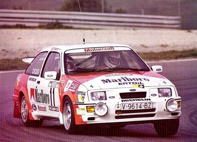 Carlos Sainz Cenamor - Antonio Boto
21º Rallye de Portugal Vinho do Porto 1987. Ford Sierra RS Cosworth (V-9614-BZ). Abandonó por el turbo en SS8 Freita de 24.20 Km

En su debut en una prueba del Mundial consiguieron 2 scratch, por delante de tracciones total como las de Markku Alén, Miki Biasion o Juha Kankkunen con los Lancia Delta HF 4WD.
SS1 Estoril de 13.10 Km (6' 27" a una media de 121.86 km/h) colocándose lideres de la prueba, y en SS6 Prestimo de 12.20 km (7' 57" a una media de 92.08 km/h).

Del 11 al 14 de Marzo, Estoril, Cascais, Lisboa, Portugal.
Superficie: asfalto - tierra.

El Rally tenia un total de 2,088.23 Km de los que 603.50 Km divididos en 37 tramos, eran especiales.

Tomaron la salida 94 equipos, finalizaron 36.
@
Palabras clave: ;Ford;Sierra;Cosworth;Portugal;1987