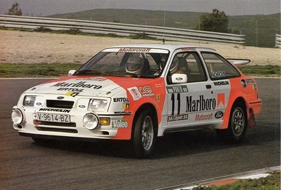 Carlos Sainz Cenamor - Antonio Boto
21º Rallye de Portugal Vinho do Porto 1987. Ford Sierra RS Cosworth (V-9614-BZ). Abandonó por el turbo en SS8 Freita de 24.20 Km

En su debut en una prueba del Mundial consiguieron 2 scratch, por delante de tracciones total como las de Markku Alén, Miki Biasion o Juha Kankkunen con los Lancia Delta HF 4WD.
SS1 Estoril de 13.10 Km (6' 27" a una media de 121.86 km/h) colocándose lideres de la prueba, y en SS6 Prestimo de 12.20 km (7' 57" a una media de 92.08 km/h).

Del 11 al 14 de Marzo, Estoril, Cascais, Lisboa, Portugal.
Superficie: asfalto - tierra.

El Rally tenia un total de 2,088.23 Km de los que 603.50 Km divididos en 37 tramos, eran especiales.

Tomaron la salida 94 equipos, finalizaron 36.
@
Palabras clave: ;Ford;Sierra;Cosworth;Portugal;1987