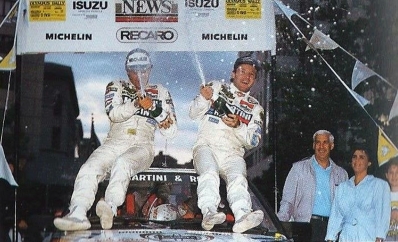 Massimo "Miki" Biasion - Tiziano Siviero
23º Olympus Rally 1988. Lancia Delta Integrale. Clasificado 1º.

Del 23 al 26 de Junio, Tacoma, Washington, Estados Unidos.
Superficie: tierra.

El Rally constaba de 3 etapas y 549.91 km cronometrados divididos en 38 tramos especiale (2 de ellos fueron cancelados, SS21 California Road de 22.01 km y SS28 California Road de 22.01 km).

Se inscribieron 29 equipos, tomaron la salida 29, finalizaron 21.@
Palabras clave: ;Lancia;Delta;Integrale;Olympus;1988;Personajes