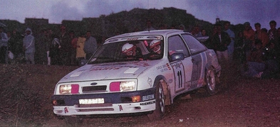 Carlos Sainz Cenamor - Luís Rodríguez Moya
30º Rallye Sanremo - Rallye d'Italia 1988. Ford Sierra RS Cosworth (D373 TAR). Clasificado 5º.
Ford Motor Co. Ltd.

Del 10 al 14 de Octubre, Sanremo, Liguria, Imperia, Italia.
Superficie: asfalto - tierra.

El Rally tenia un total de 2453.87 km de los que 564.96 Km divididos en 43 tramos eran especiales (4 de ellos fueron cancelados SS6 Superspeciale 2 de 2.18 Km, SS11 Tignai de 12.17 Km, SS13 Lanzo 2 de 6.38 Km y SS38 Angua 2 de 12.37 Km).

Se inscribieron 124 equipos, tomaron la salida 124, finalizaron 55.@
Palabras clave: Luis_Moya;Ford;Sierra;Cosworth;Sanremo;Italia;1988