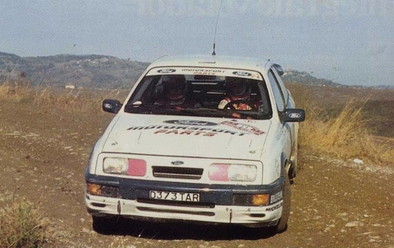 Carlos Sainz Cenamor - Luís Rodríguez Moya
30º Rallye Sanremo - Rallye d'Italia 1988. Ford Sierra RS Cosworth (D373 TAR). Clasificado 5º.
Ford Motor Co. Ltd.

Del 10 al 14 de Octubre, Sanremo, Liguria, Imperia, Italia.
Superficie: asfalto - tierra.

El Rally tenia un total de 2453.87 km de los que 564.96 Km divididos en 43 tramos eran especiales (4 de ellos fueron cancelados SS6 Superspeciale 2 de 2.18 Km, SS11 Tignai de 12.17 Km, SS13 Lanzo 2 de 6.38 Km y SS38 Angua 2 de 12.37 Km).

Se inscribieron 124 equipos, tomaron la salida 124, finalizaron 55.@
Palabras clave: Luis_Moya;Ford;Sierra;Cosworth;Sanremo;Italia;1988