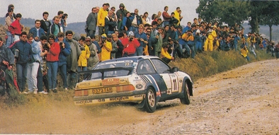 Carlos Sainz Cenamor - Luís Rodríguez Moya
30º Rallye Sanremo - Rallye d'Italia 1988. Ford Sierra RS Cosworth (D373 TAR). Clasificado 5º.
Ford Motor Co. Ltd.

Del 10 al 14 de Octubre, Sanremo, Liguria, Imperia, Italia.
Superficie: asfalto - tierra.

El Rally tenia un total de 2453.87 km de los que 564.96 Km divididos en 43 tramos eran especiales (4 de ellos fueron cancelados SS6 Superspeciale 2 de 2.18 Km, SS11 Tignai de 12.17 Km, SS13 Lanzo 2 de 6.38 Km y SS38 Angua 2 de 12.37 Km).

Se inscribieron 124 equipos, tomaron la salida 124, finalizaron 55.@
Palabras clave: Luis_Moya;Ford;Sierra;Cosworth;Sanremo;Italia;1988