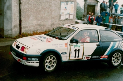 Carlos Sainz Cenamor - Luís Rodríguez Moya
30º Rallye Sanremo - Rallye d'Italia 1988. Ford Sierra RS Cosworth (D373 TAR). Clasificado 5º.
Ford Motor Co. Ltd.

Del 10 al 14 de Octubre, Sanremo, Liguria, Imperia, Italia.
Superficie: asfalto - tierra.

El Rally tenia un total de 2453.87 km de los que 564.96 Km divididos en 43 tramos eran especiales (4 de ellos fueron cancelados SS6 Superspeciale 2 de 2.18 Km, SS11 Tignai de 12.17 Km, SS13 Lanzo 2 de 6.38 Km y SS38 Angua 2 de 12.37 Km).

Se inscribieron 124 equipos, tomaron la salida 124, finalizaron 55.@
Palabras clave: Luis_Moya;Ford;Sierra;Cosworth;Sanremo;Italia;1988